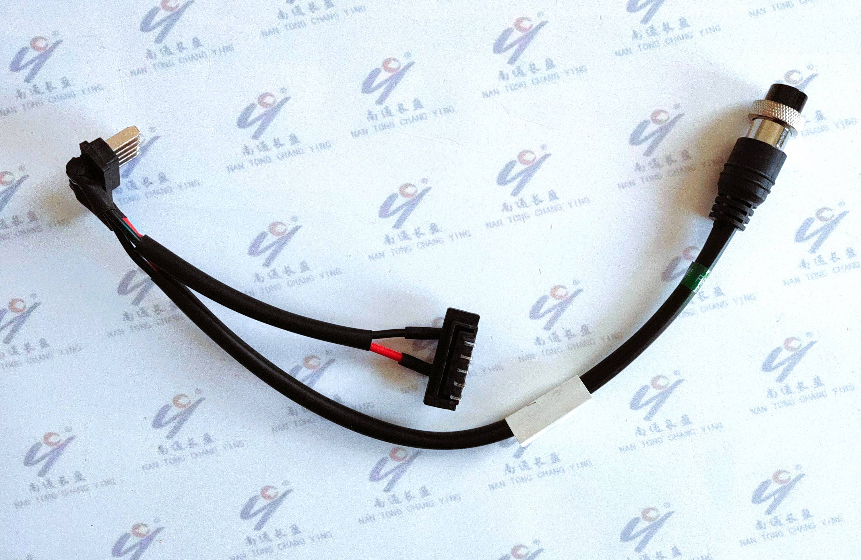 CY0220-007  5芯插头电源线一拖二