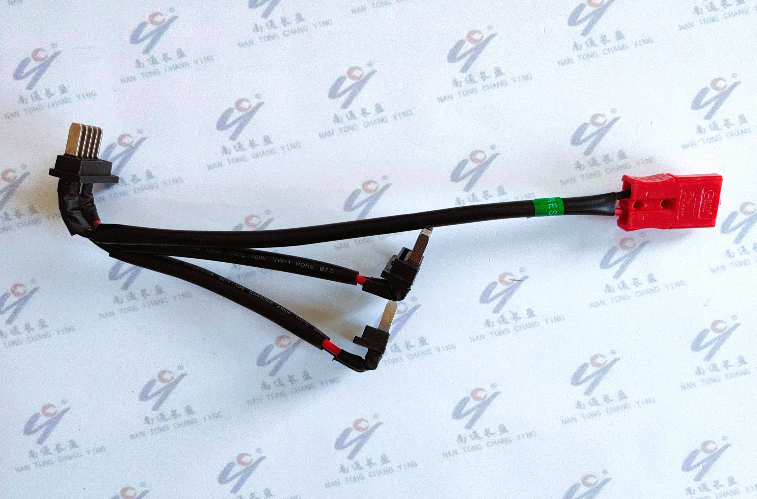 CY0220-002  5芯插头电源线一拖三