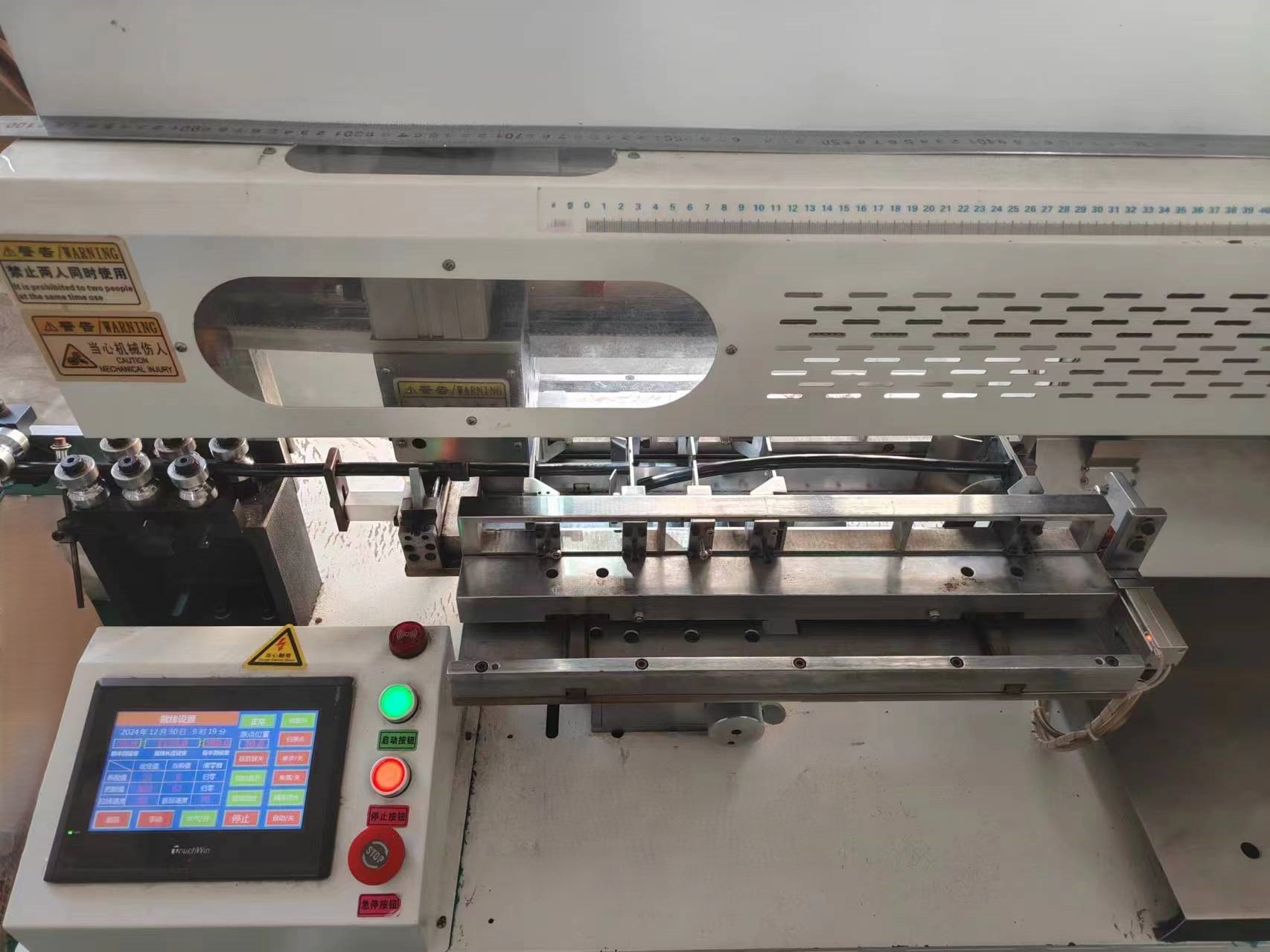 自动裁线脱皮机