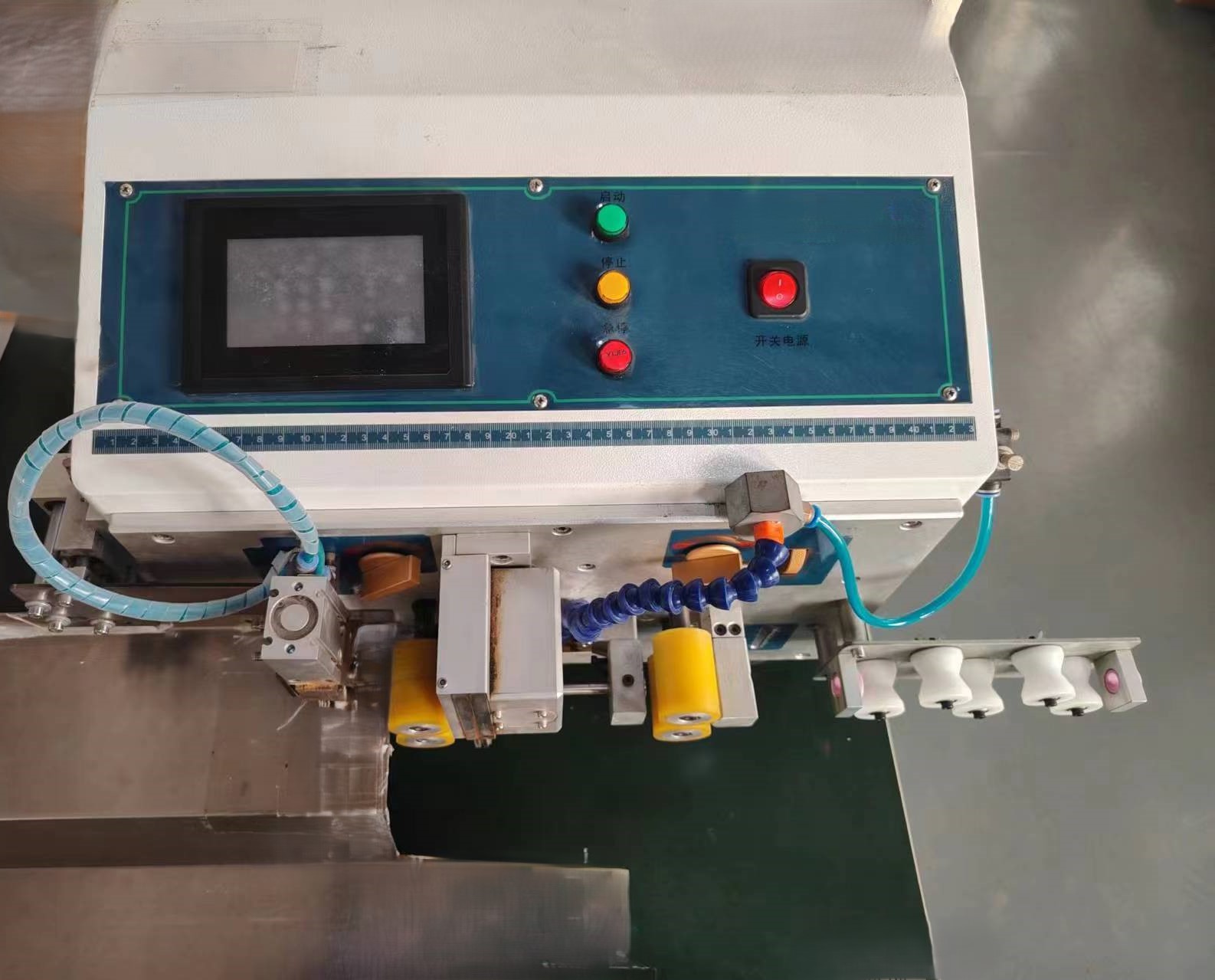 自动裁线脱皮机